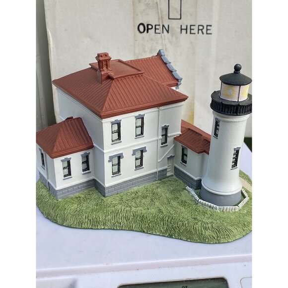 Danbury Mint Historic American Lighthouses Admiralty Head LIGHTHOUSE 1992 - Picture 5 of 8